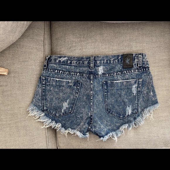 One Teaspoon Distressed Shorts - Picture 4 of 6